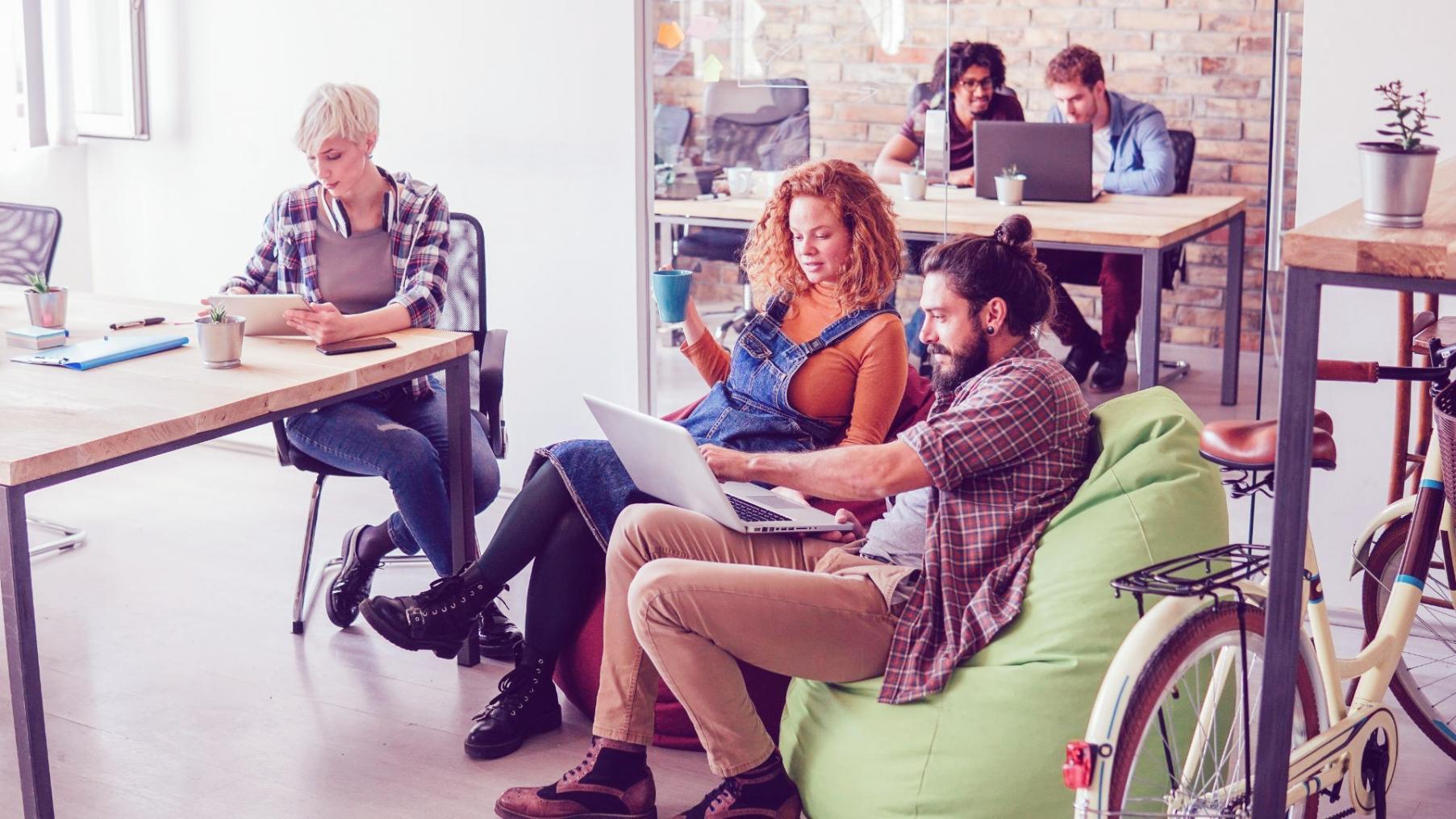 Riunione strategica con cliente per definire obiettivi digitali